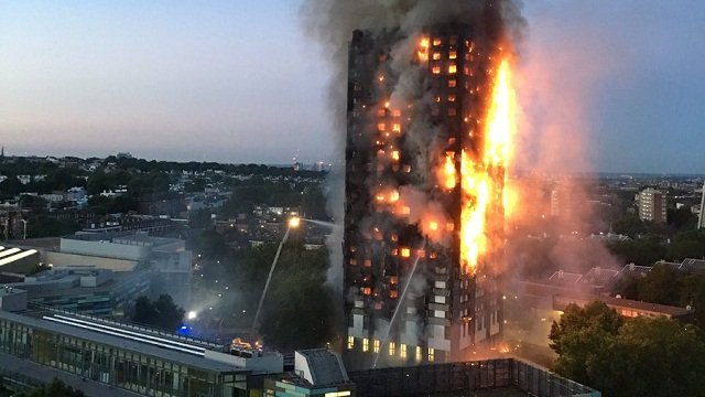 dna's tweet image. LIVE: At least 30 injured in #LondonFire at 27-storey London apartment; several people feared trapped
Read more: goo.gl/gBAE8q