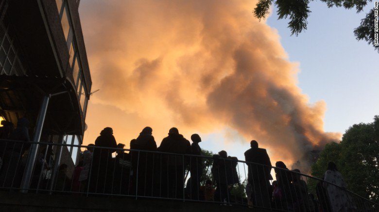 CNN's tweet image. Hundreds of firefighters work to put out a huge blaze that's engulfed a residential apartment block in West London cnn.it/2rZ8iNK