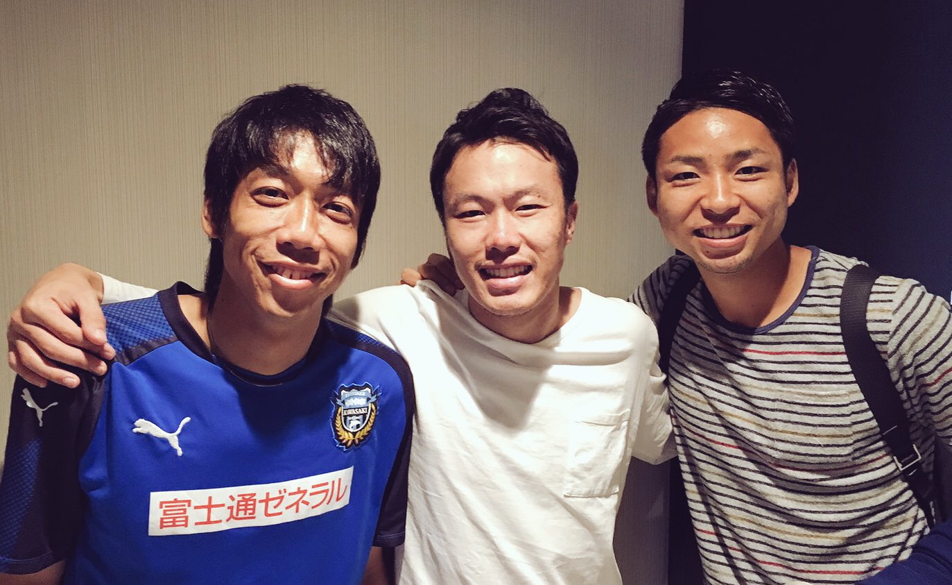 تويتر 中村憲剛 على تويتر 麻生グランドに神様が来られました ちょっと体がゴツくなっててオーストラリア仕様に変わってました 神様 もう30歳になられるそうで 月日が経つのは早いですね 後輩の活躍は刺激になります 楠神様 楠神順平 ウェスタンシドニー