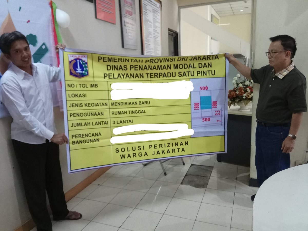uptspbonjer's tweet image. Penyerahan permohonan IMB dan Papan Proyek IMB Kepada Pemohon. Salam #SETIA #MelayaniJakarta @layananjakarta