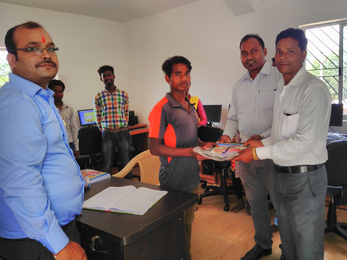 EKispotta's tweet photo. Computer Class: At Bharat-Rural Community: Adarsh Gram Jara-Toli, Ranchi https://t.co/9PHLs5AA5o