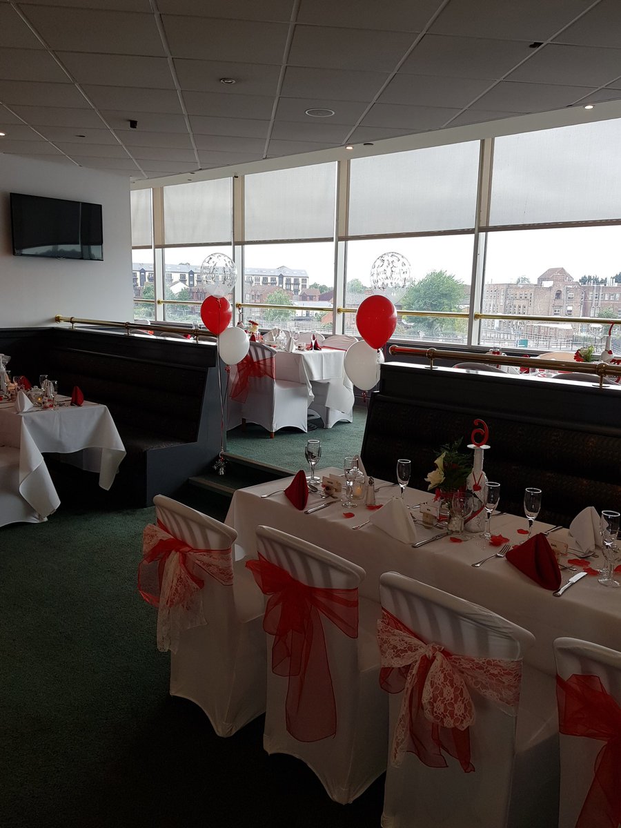 BalloonbeyondUK's tweet image. Beautiful wedding decorations! 
At The Pitch, Nottingham Forest Football Ground.