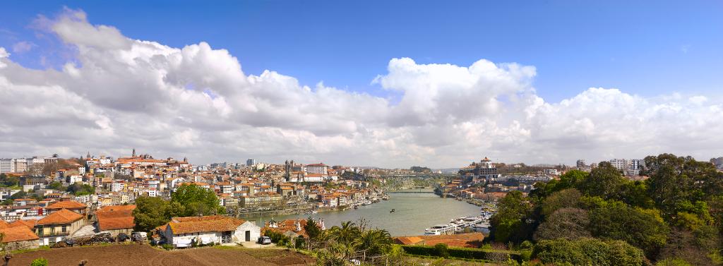 Escolha o seu destino de férias. Começe pelo Porto | Choose your vacation destination. Start with Porto. #besteuropeandestination