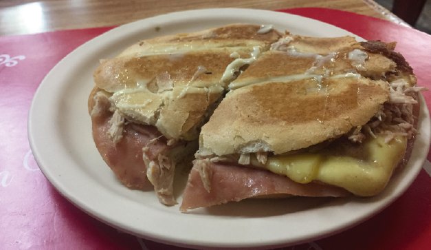 ¿Sabían que la verdadera torta cubana la creó Fidel Castro en un local chilango? ow.ly/cGi430cxhwo