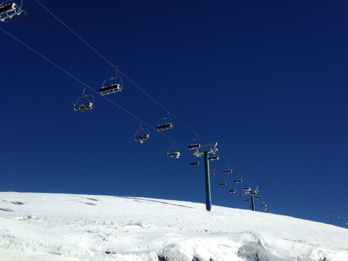 Early winter splendour <a href="/_hotham/">Hotham</a> ❄️☀️

#winter2017 #wandervictoria #hotham #snow #bluesky #skiseason #victoria #Australia #alps