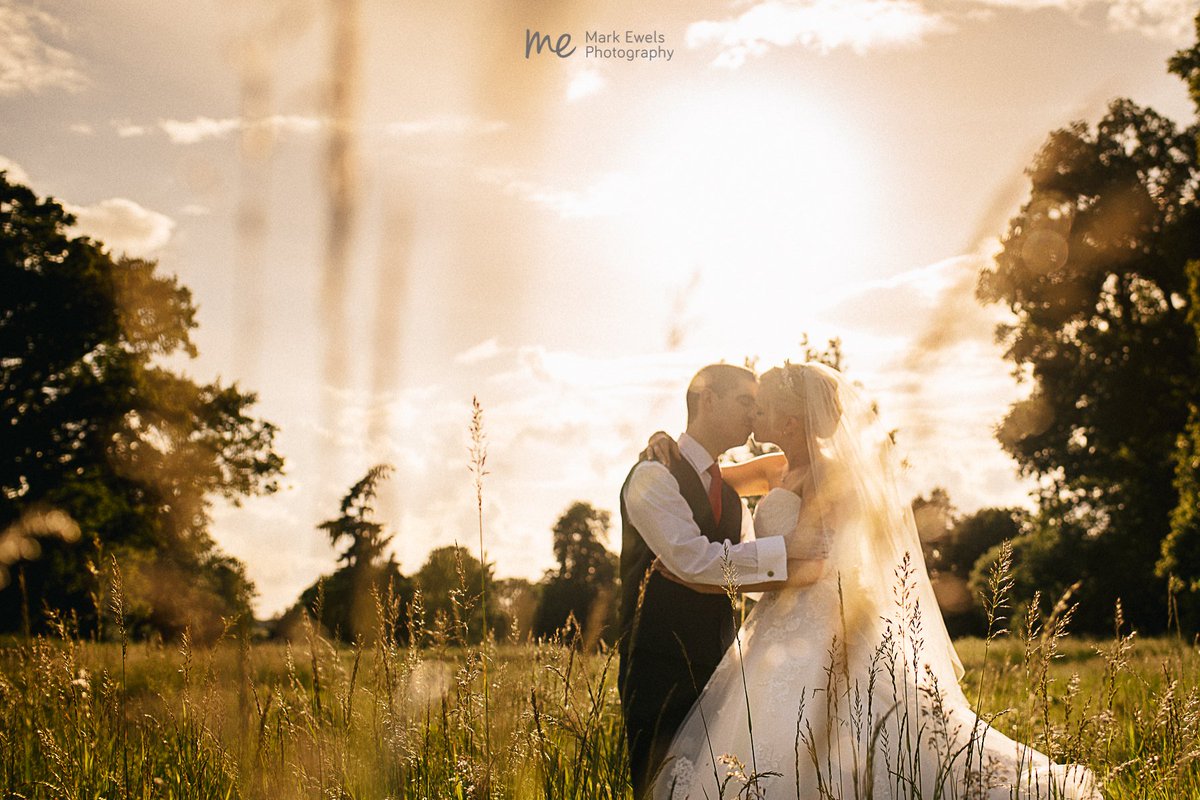 markewelsphoto's tweet photo. Hazy Summer sun love @CaistorHall Dani &amp; Simon style #norfolkbrides #norwichhour #norfolkhour #lowestofthour https://t.co/Xpp5HKoVSK
