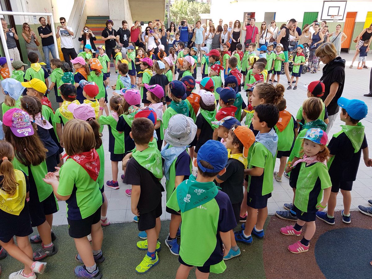 escolapiamataro's tweet photo. #INFANTIL Els nens i nenes de #P5 ja han sortit cap a la Torre Ametller! Comencen les seves primeres #colònies! #TorreAmetller https://t.co/M6dn1782rm