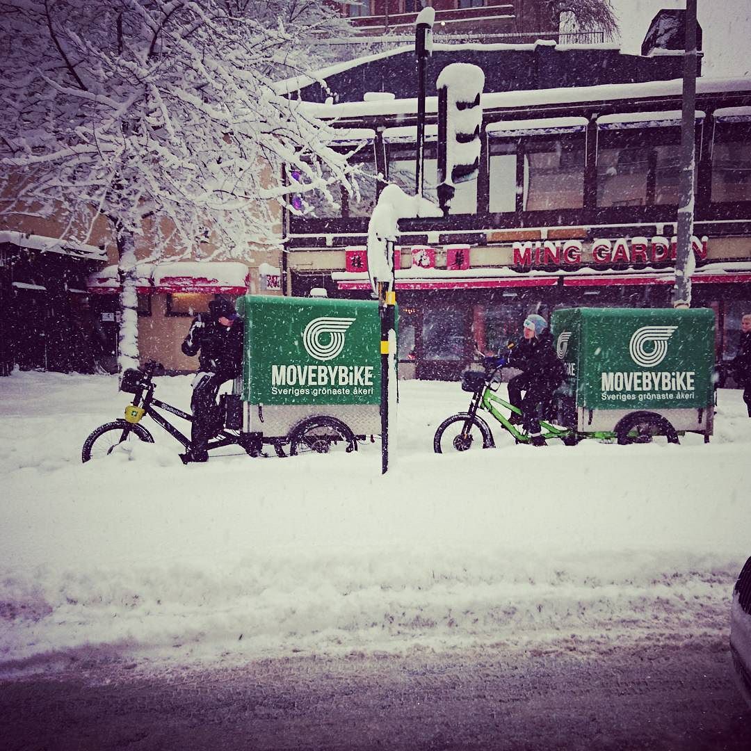 Huge potential in cyclelogistics even in snowy cities like Stockholm. E-#cargobikes keep rolling when cars get stuck. #VC17 #vikingbiking