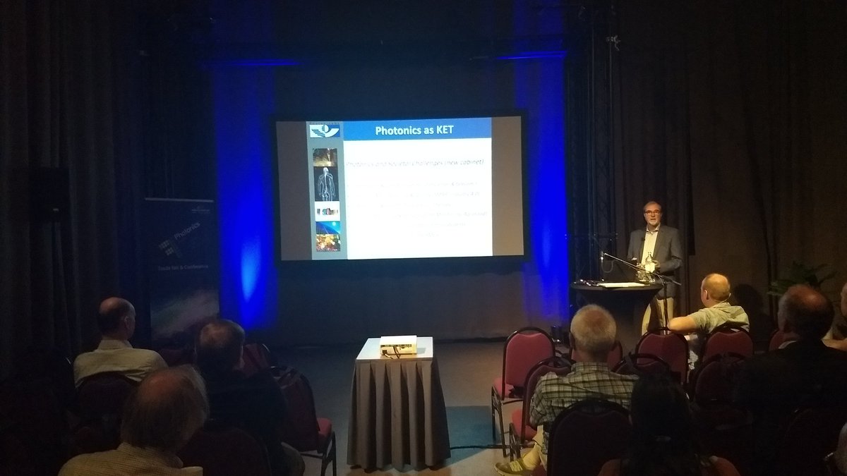 Bart Verbeek van <a href="/PhotonicsNL/">PhotonicsNL</a> opent #Photonics2017!