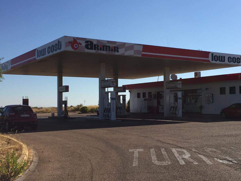 cbmvca's tweet photo. Nuestros socios de 2017/2018, tendrán descuento en el combustible,en Gasolinera Arimir, presentando su carnet de socio.Inicio:01/08/2017 https://t.co/tOTbZ313Kt