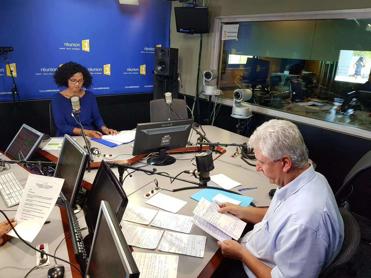 Candidats en place #circo3 #Legislatives974 débat animé par <a href="/phdornier/">Philippe DORNIER</a> avec Nathalie Bassire et <a href="/jacquethoarau/">Jacquet Hoarau</a> @Reunion1ere jusqu'à 13h