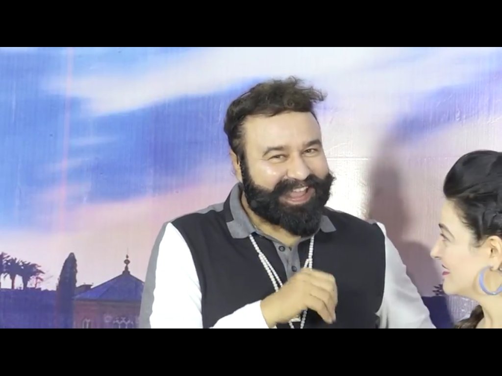 spotted_moon_'s tweet image. Any1 noticed d mind blowing expressions😍 of @Gurmeetramrahim in last FB live Video?
He is just Outstanding 👌
@insan_honey
#FunSessionWithFDD
