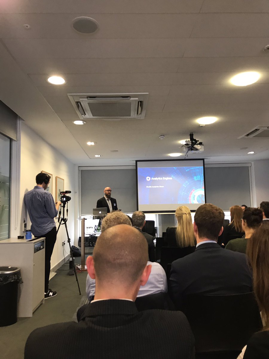 JillLRobb's tweet photo. The 4 V's of data via @AustinTanney @AEacceleration #datarevolutionbelfast @origindigital @ALGoodbody https://t.co/3nVWvki0kH