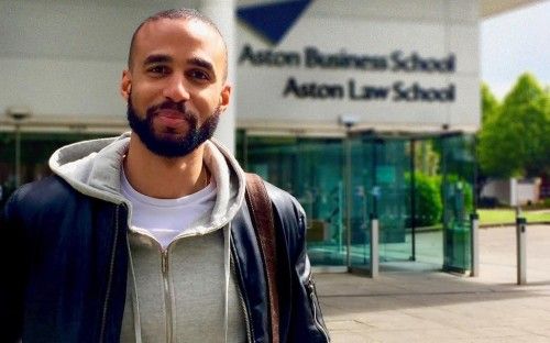AstonUniversity's tweet photo. 📱 | New app connecting #refugees with employers, government agencies and each other launched by MBA student 👉🏻 https://t.co/6WCJZOzg6E https://t.co/xz1xD83Tb3