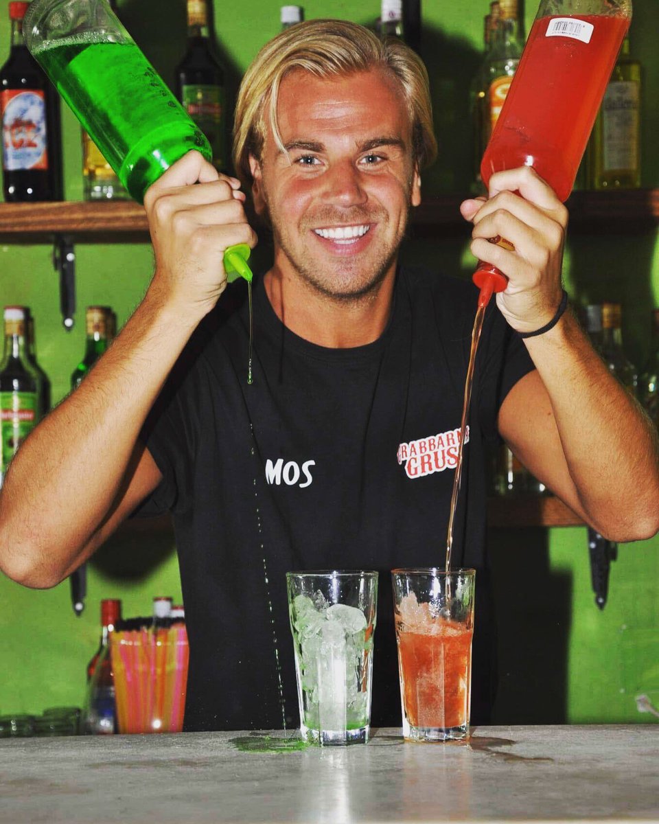 mosrobin92's tweet image. När man bah "jag är bartender"