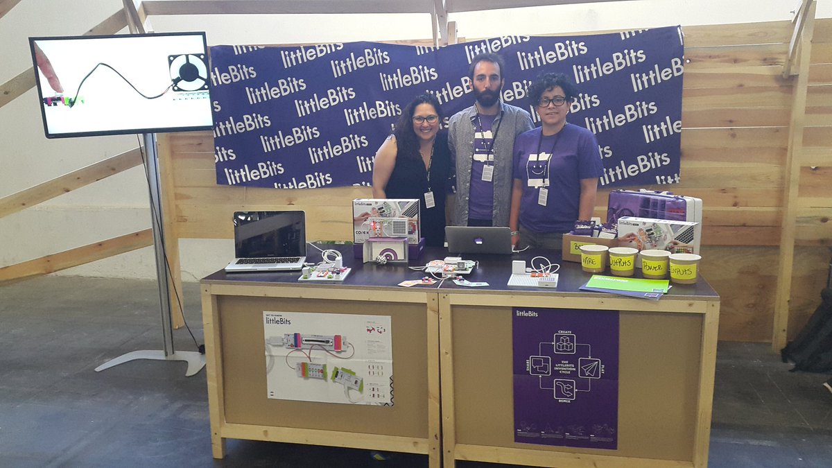ivapb's tweet image. Team ready! and first curious are playing with @littleBits #codekit if you feel inventor, come and visit us at booth 4 #sonardplus