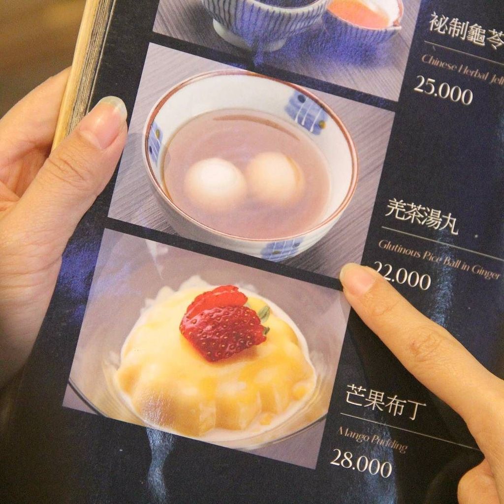 "Dessert and you" sounds so perfect in hot days like this
• #food#blogger#foodie#vscocam#chinese#foodgasm#tanggerang#photography#lovetoeat#…