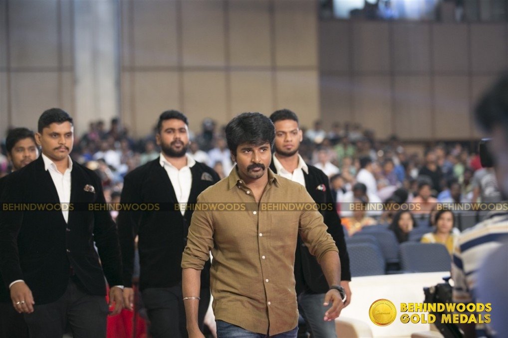 behindwoods's tweet photo. The #Velaikkaran SWAG!
@Siva_Kartikeyan 

https://t.co/gmGsL2bufP https://t.co/Ip5B0oDjOk