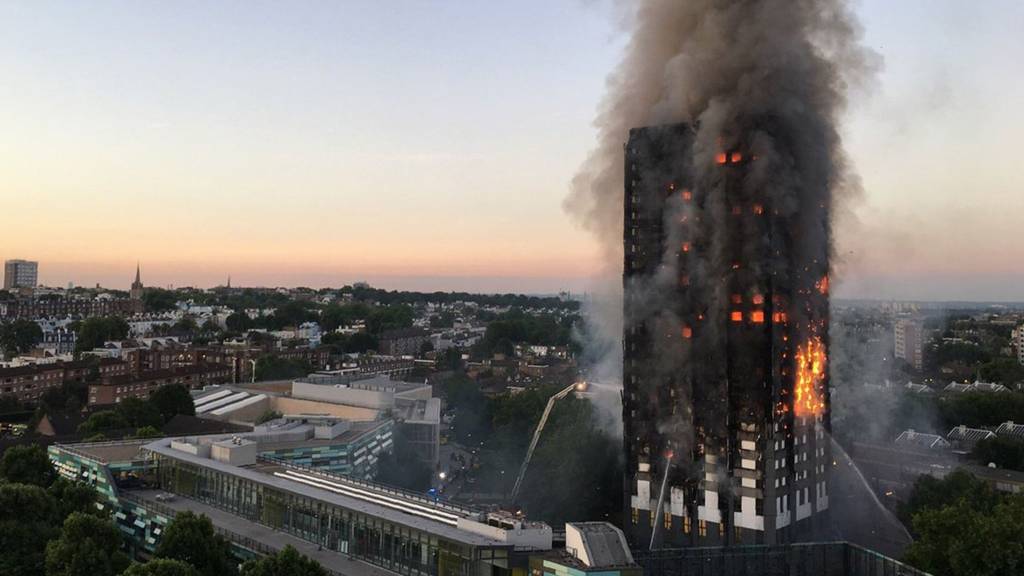 We want to praise the amazingly brave <a href="/LondonFire/">London Fire Brigade</a> who were going up to the 19th and 20th floors of #GrenfellTower saving lives.