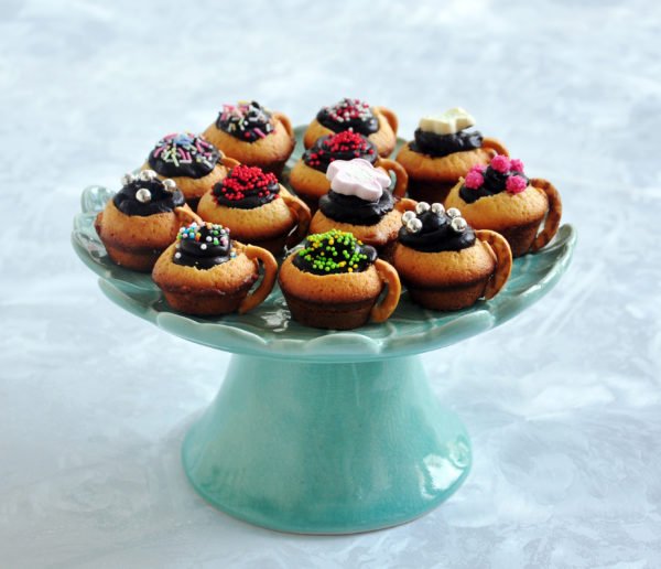 MutfaktaGuven's tweet photo. Fincan Cupcake https://t.co/sz1jRMSCgI https://t.co/hepejCvm9g