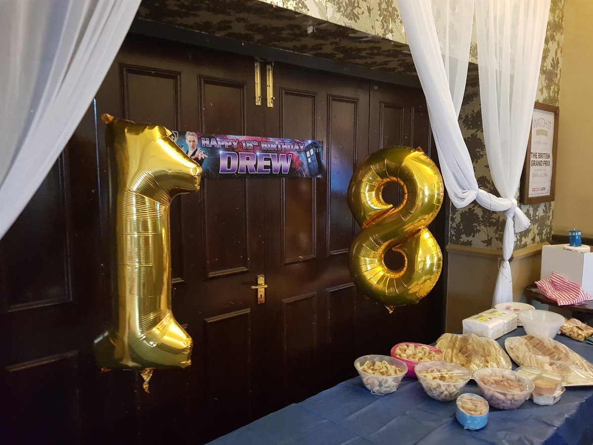 BalloonbeyondUK's tweet image. Happy 18th Birthday  Drew!
At The Beechdale pub!
