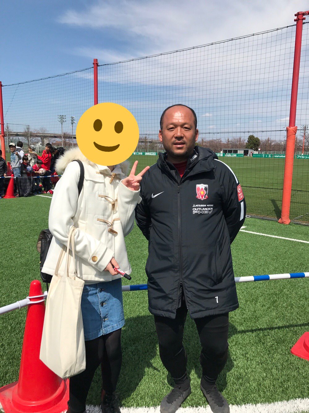 しおり 水上マネージャーお誕生日おめでとうございます 特に印象に残っているのは済州戦の水上さんの行動です 誰よりも体を張って選手を守る姿とっても感動しました どこのスタッフよりも素敵でカッコイイスタッフ です これからも浦和レッズを影