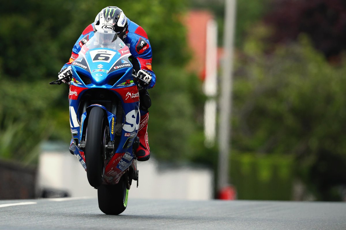ottorevista's tweet photo. #wheeliewednesday #iomtt #michaeldunlop #suzuki #bennettssuzuki #thisistheman #ottorevista https://t.co/INZPSBPeDM https://t.co/O1jUqt49KP