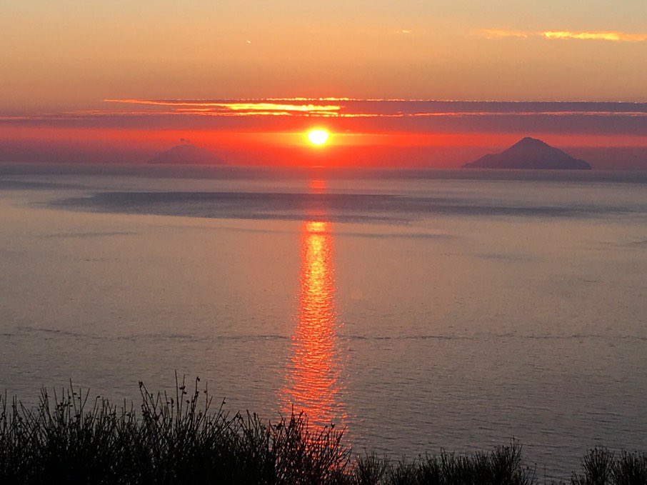 Voglia di mare saltaci addosso! Vi sfido a guardare queste 20 foto e non voler subito scappare alle Isole Eolie 👉🏻 goo.gl/REaoks