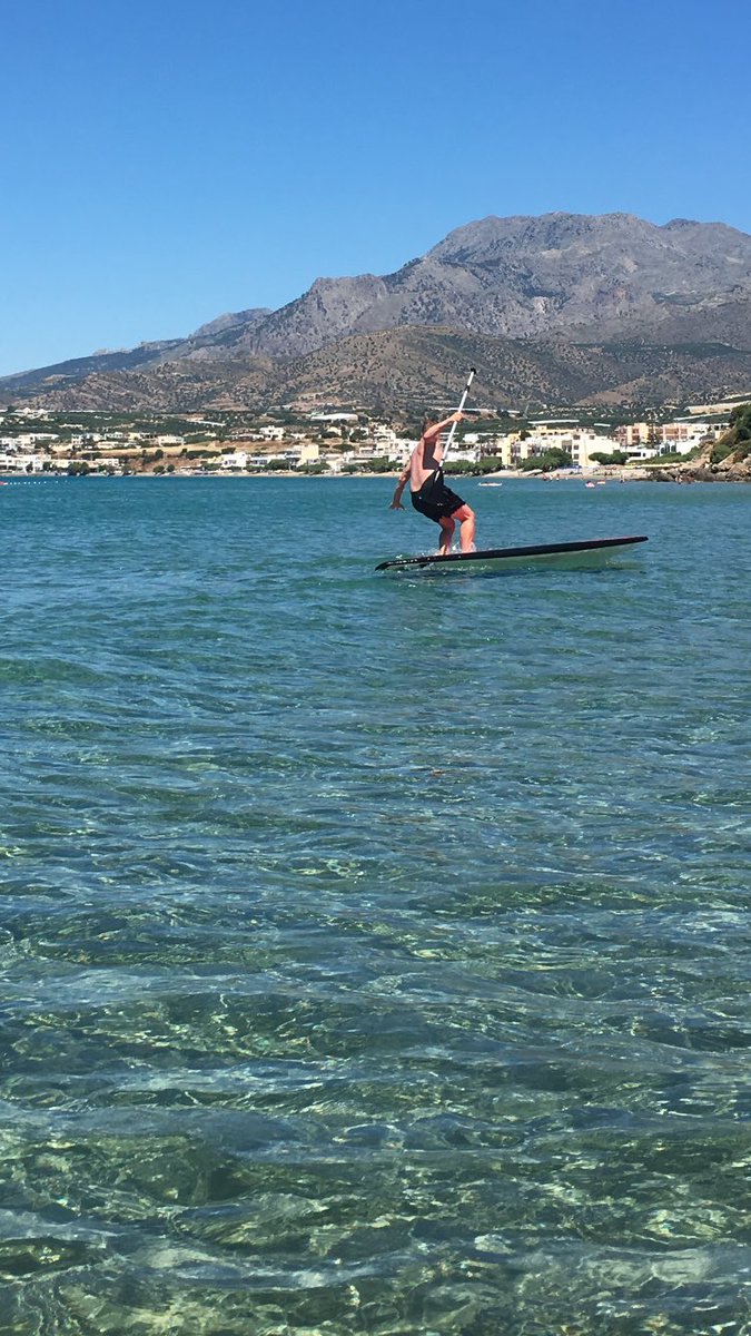sophiehellvard's tweet photo. "Pappa ska vi hyra paddleboard? Det är nog lätt" https://t.co/mQUJsJtJnG