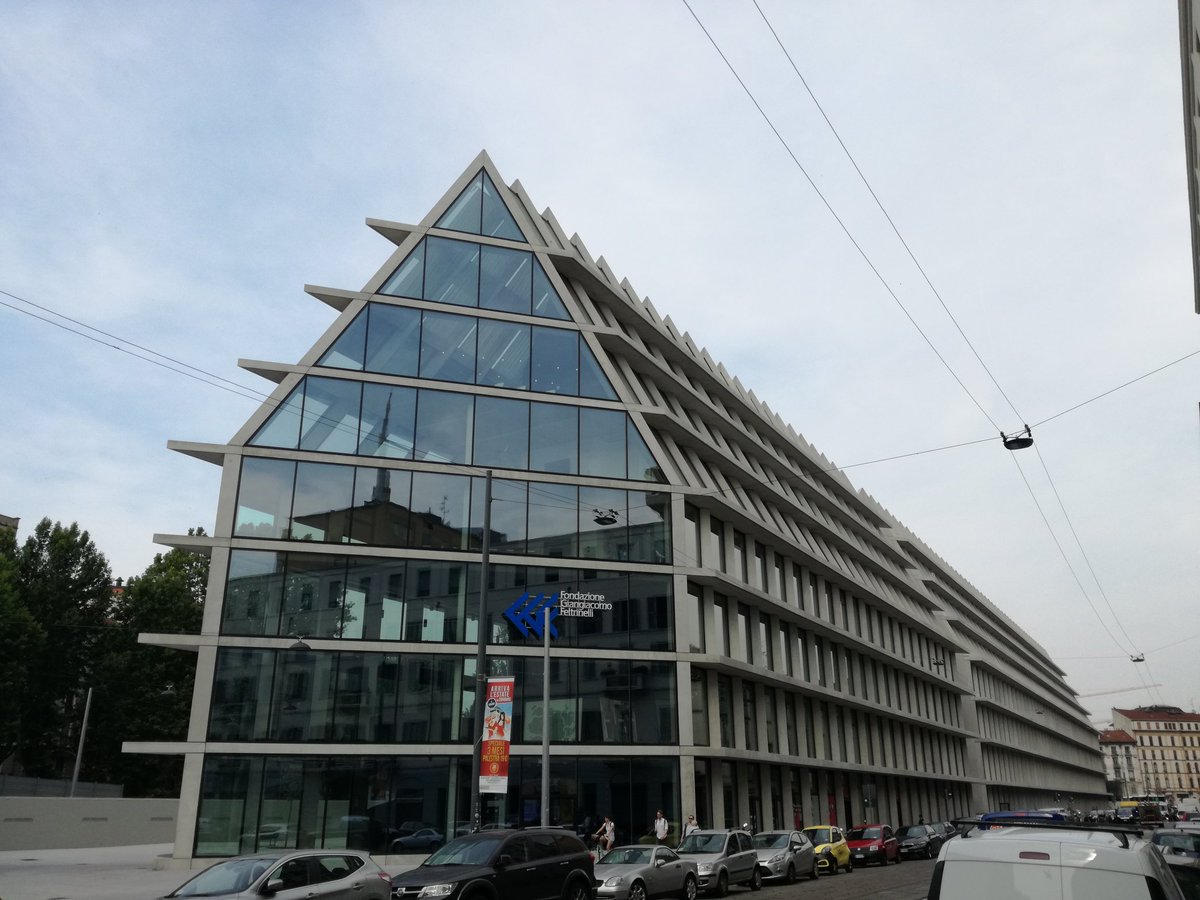MaterialiCasa's tweet photo. Live da @FondFeltrinelli per una tappa del tour #Vesparch guidato da @StefanoBoeri di @boeriarchitetti, durante la #MilanoArchWeek https://t.co/wefPvkhZkk