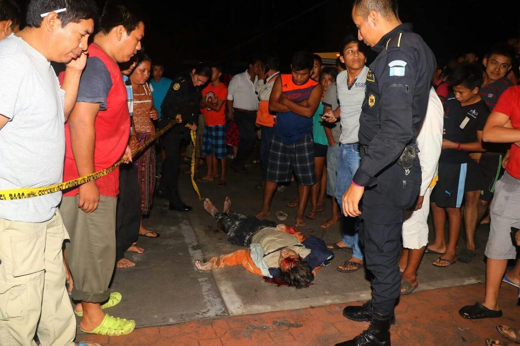 stereo100xela's tweet image. #SismoGT
Parte de la Iglesia Santa Lucia en San Sebastián, Retalhuleu; se derrumba, se reporta 1 persona fallecida.
@Vin_Guzman