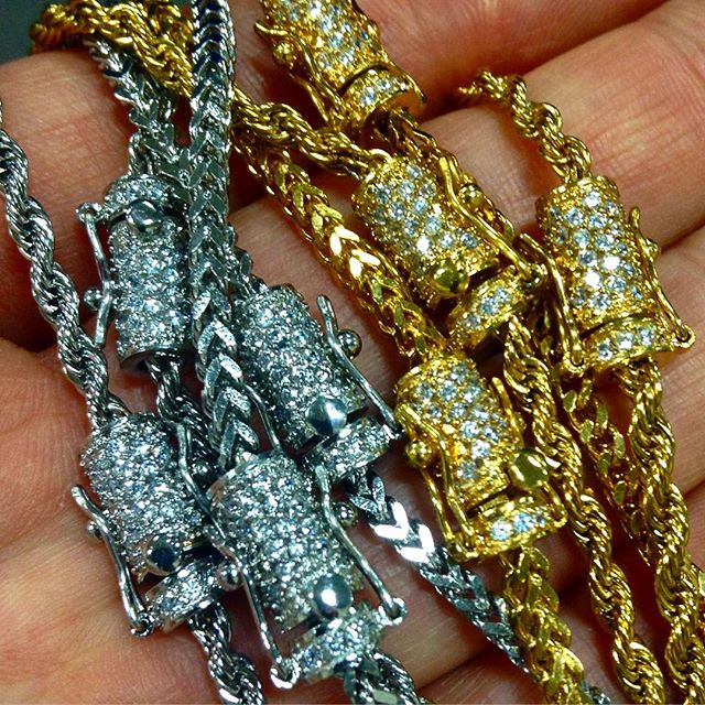 hiphopbling's tweet photo. HOT! Diamond Lock Mini Chains

https://t.co/5QsCb0c4OJ

#hiphopchains #diamondlocks #blingchains #icedoutchains https://t.co/0n7MPn8W08