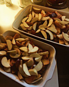 SupermodelEmme's tweet photo. Apple Cobbler is my fav summer dessert! Check out my insta @SupermodelEmme to see my recipe and make your own! Enjoy!#Emmestyle https://t.co/CxnmTSIxbe