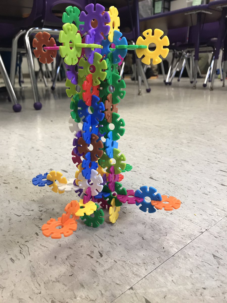MrsTroxclair's tweet image. The students are having fun creating during our STEM time! #ipsbproud