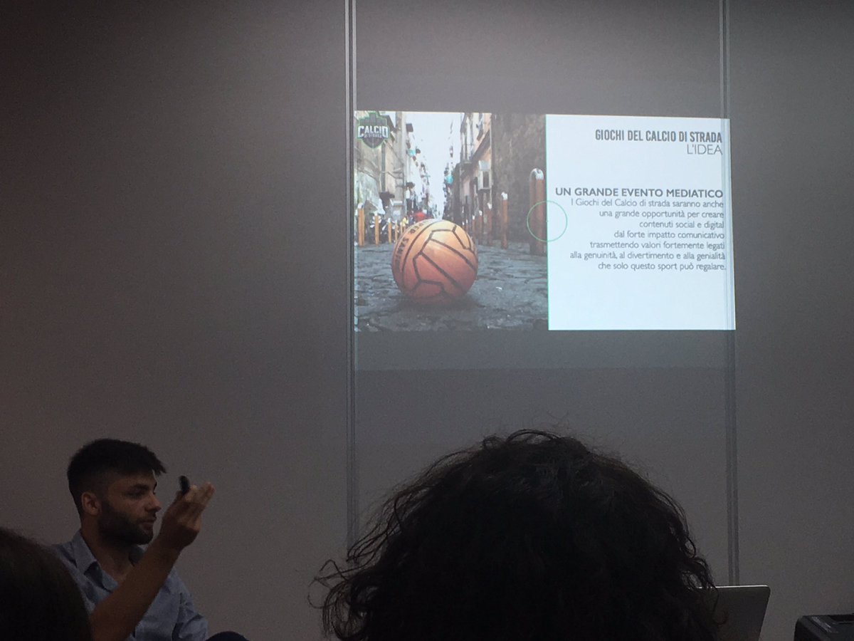 sergiotomasello's tweet photo. Lo #storytelling è fondamentale come spiegano i ragazzi di @CB_Ignoranza #masterclass @innestaco @StartupMessina https://t.co/44uj3tsUd3