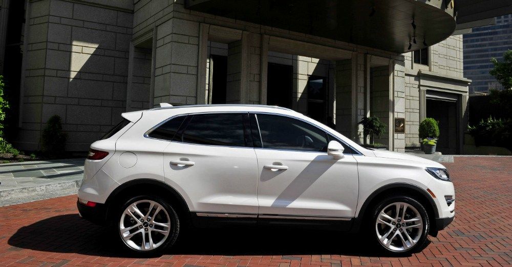 AutoReporters's tweet image. Compact Luxury Crossover SUV Comparison bit.ly/2qz8F0N