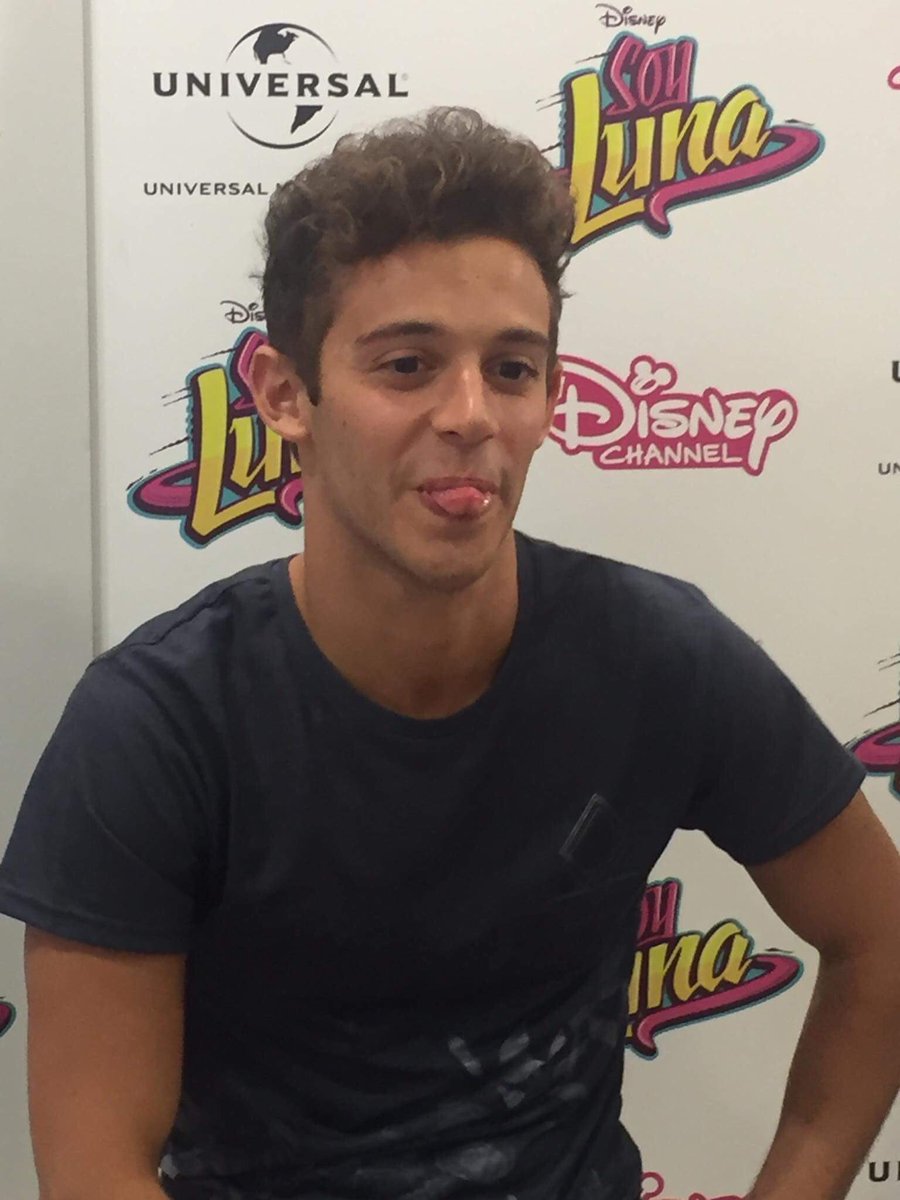 ruggerofw's tweet photo. Karol y Ruggero en el M&amp;G en Milan 🇮🇹  @karolsevilla @_ruggero https://t.co/gdywDEKN6I