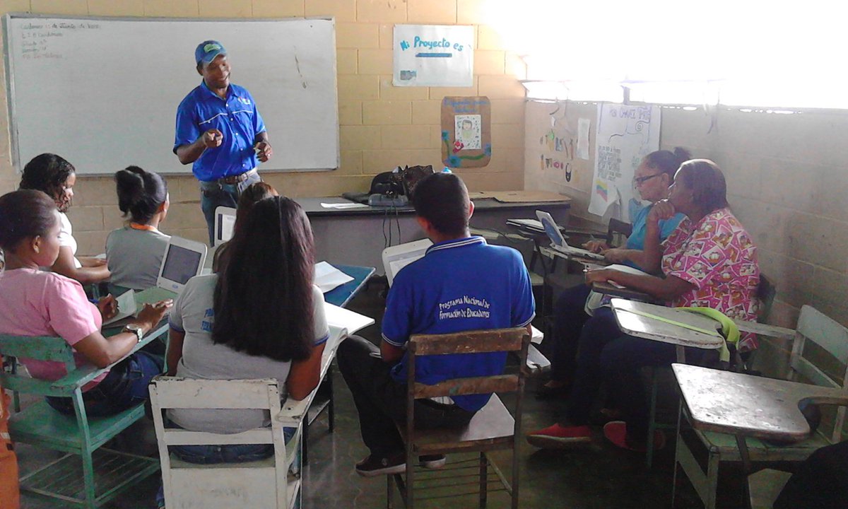 cbityarveroes's tweet photo. Superv Munic Fundabit imparte Formación de Softarea para docentes de las Instituciones de los Circuitos 82 y 84 y Tutores del Mcpio Veroes. https://t.co/ufT3SxFq96