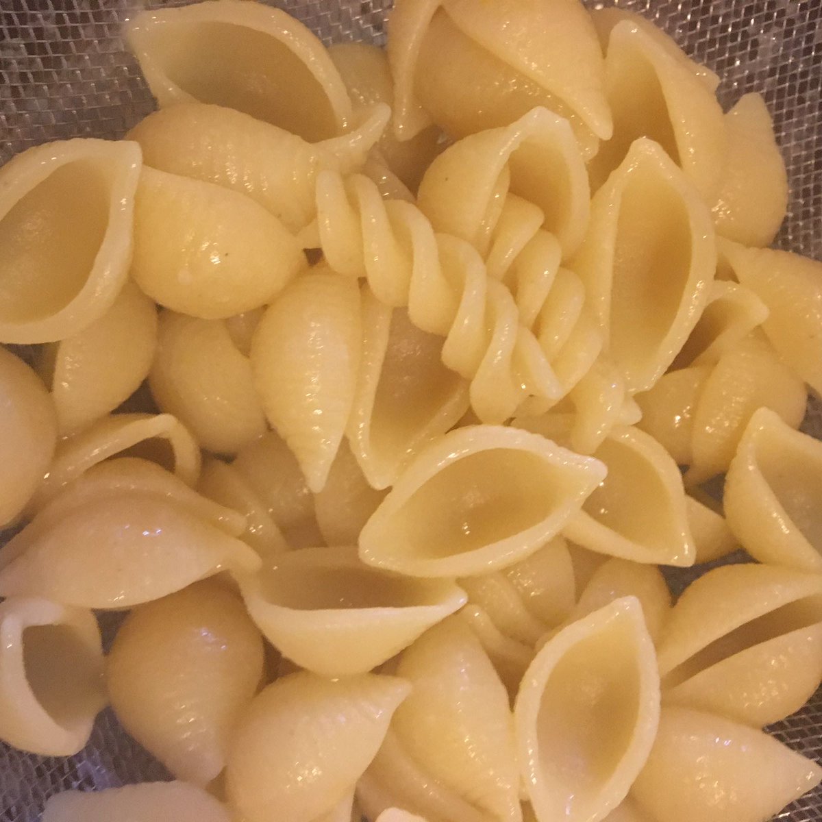 GeorgiaHL's tweet photo. The SHOCK AND HORROR. WHY WOULD I WANT TO FIND 2 PIECES (potentially more) OF FUSILI PASTA WHEN BUYING A PACKET OF SHELLS!!! @Tesco https://t.co/aLZ0woLYJS