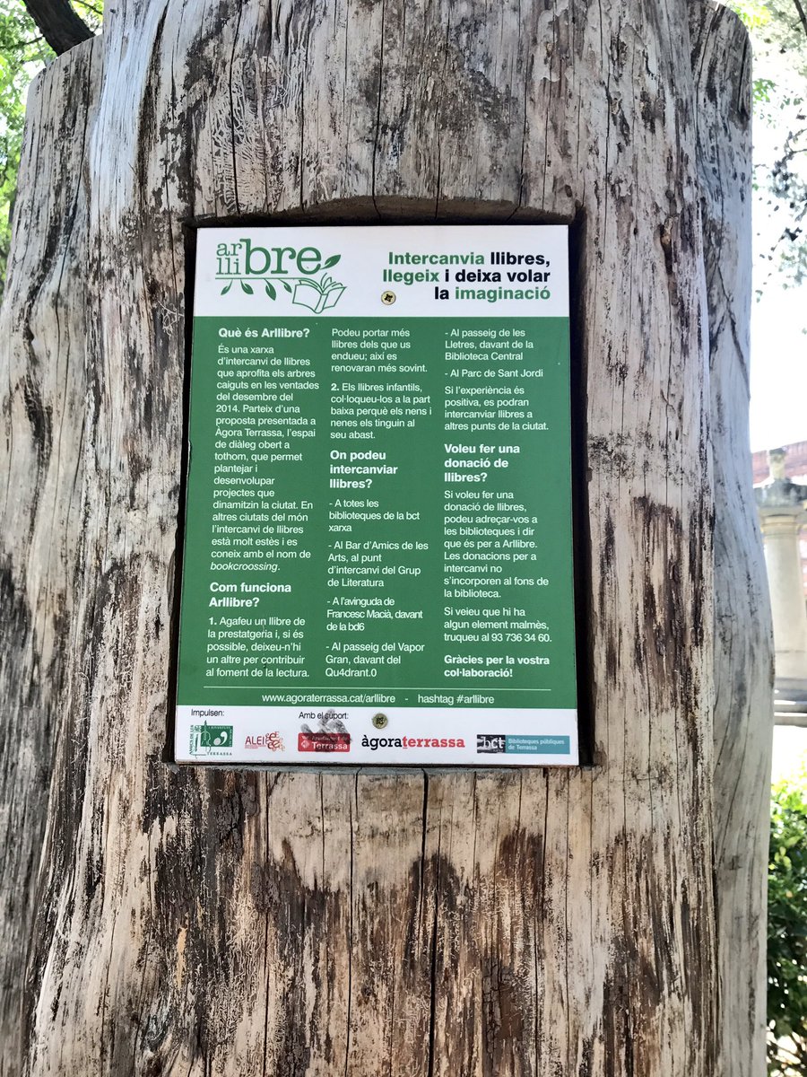 Bona iniciativa per fomentar la lectura a l'entrada del TR1 de <a href="/eseiaat_upc/">ESEIAAT - UPC</a> #arllibre #bookcrossing <a href="/AgoraTrs/">ÀgoraTerrassa</a> #terrassa #arbresculturals