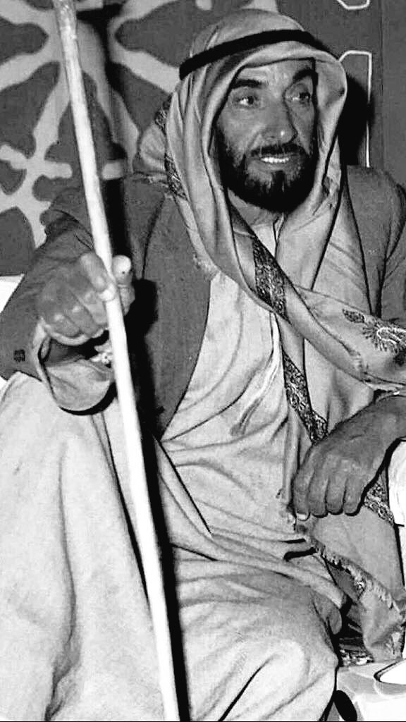 mallsh7i's tweet photo. اللهّم إرحم من كان لشعبه خير أبٍ وخير قائد وخير مُعلم🇦🇪❤ https://t.co/zhD1r2tuqw