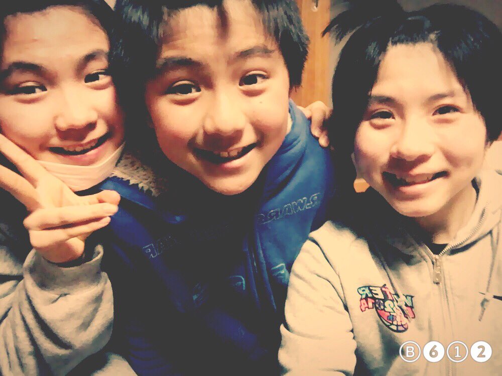 妹よ弟よ👧🏻👦🏻
お誕生日おめでとう🎉
2人が産まれてきた時はとてつもなく嬉しくって幸せだったよ💗
私をお姉ちゃんにしてくれてありがとう😊
なかなか会えないけど、たまには帰るから✌🏻