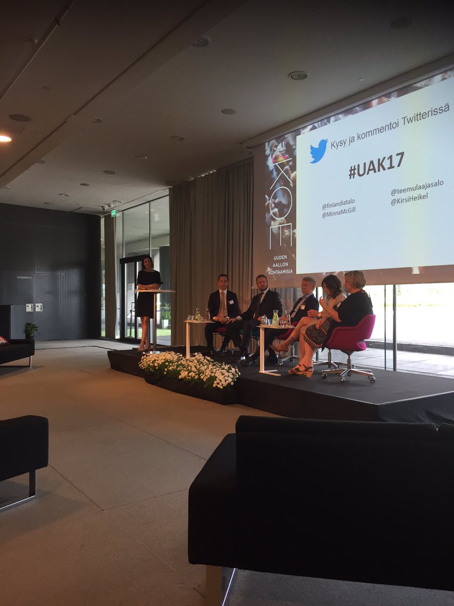Fravintola's tweet photo. Hieno joukko keskustelemassa vastuullisuudesta ja arvoista @finlandiatalo #UAK17 https://t.co/Bu4ZZfRTum
