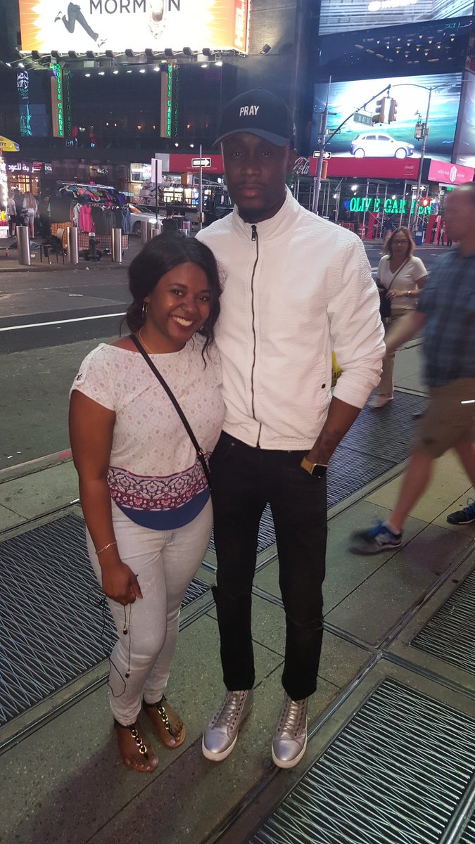OfficialAlima's tweet photo. Who knew @ELgh_  would be sitting in VIP at my event?!! 🤗 #humble #lyricalalgebar #obuumo #Ghanaianstakingover https://t.co/lGbsSMG68k