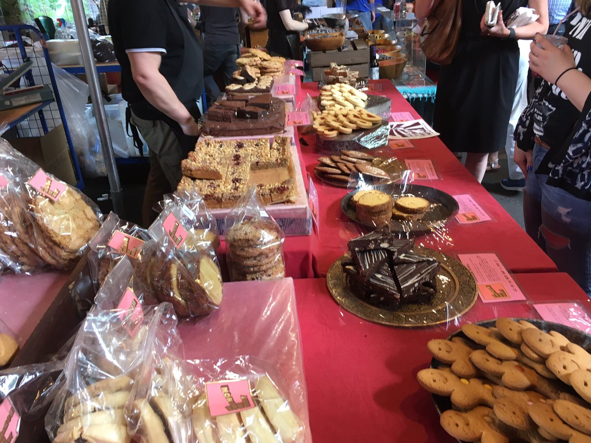 Sareyware's tweet photo. The only place I could be at lunchtime today - welcome back, @boroughmarket! Xx #LoveBorough @CinnTreeBakery @duckconfituk https://t.co/I5tFryYujO
