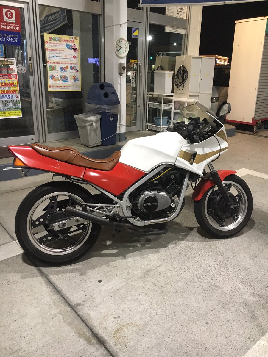 honey82828282's tweet photo. ☆販売中☆
CBR400F 1型 車検切れ エンジン極上 68万
VT250 良好 15万
LiveDIOZX仕様 良好 45000円
ワルツ機械中身無し筒だけサイレンサー2万
別途安めで陸送します
いつもRTしてくれてい方ありがとうございます！
m(_ _)m https://t.co/b9CLIgeEuB