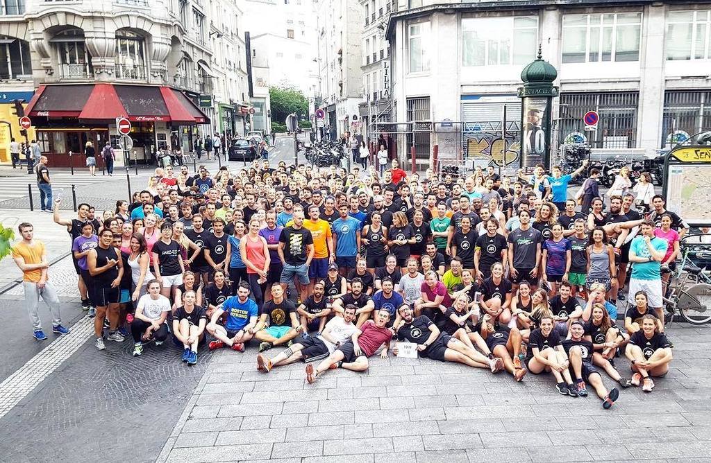 AR_Pigalle's tweet photo. - SENTIER x PIGALLE - Run de l'amour en TRÈS grand nombre hier soir ! Merci aux copains @ar_sentier pour leur accu… https://t.co/42AsvWf0pX https://t.co/5smxj98Atb