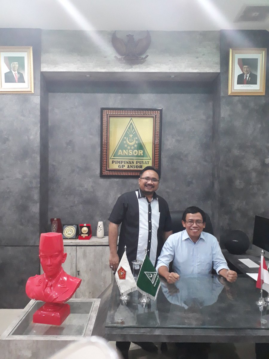 zuhairimisrawi's tweet photo. Foto dua tokoh muda NU @sahaL_AS dan @Ansor_Satu di kantor PP GP Ansor https://t.co/d5pFKE9Qqb