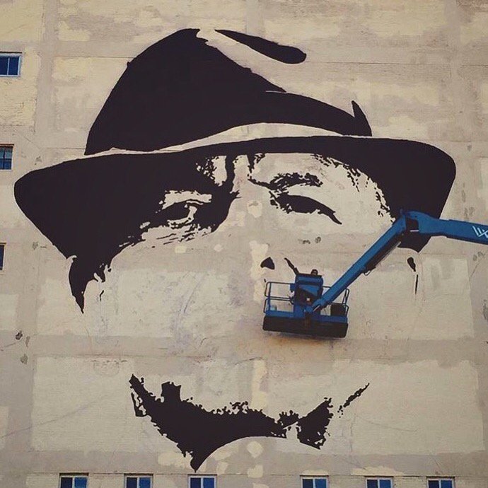 Montréal's hometown hero, Leonard Cohen, becomes iconized as part of <a href="/MURALfestival/">MURAL</a>.

📷: <a href="/ToulasTake/">Toula Drimonis</a> #MTLmoments #montreal
