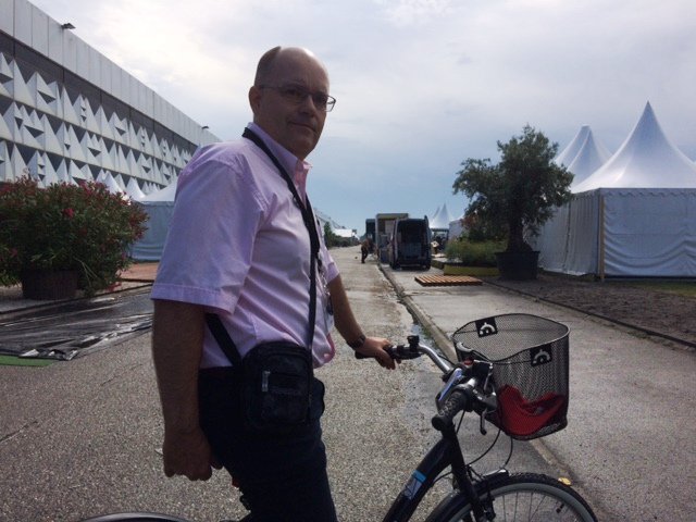 A J-4 du salon mondial du #vin et des #spiritueux,l'effervescence en images à @VINEXPO #Bordeaux france3-regions.blog.francetvinfo.fr/cote-chateaux/…